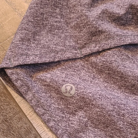 Women's Luulemon Heathered Black and Gray Shorts - Size 10 - Picture 4 of 6